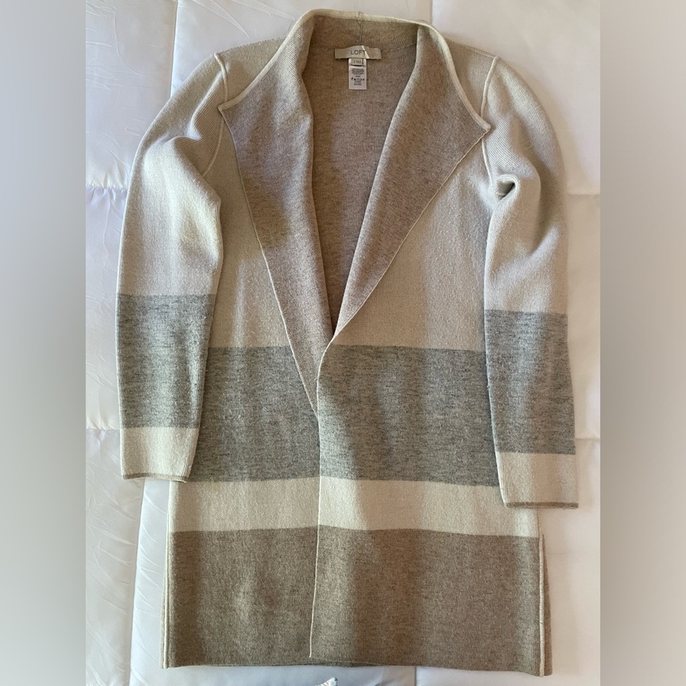 Gorgeous Tri-Color Loft Sweater | Small | Color Block - Khaki, Gray, Sand